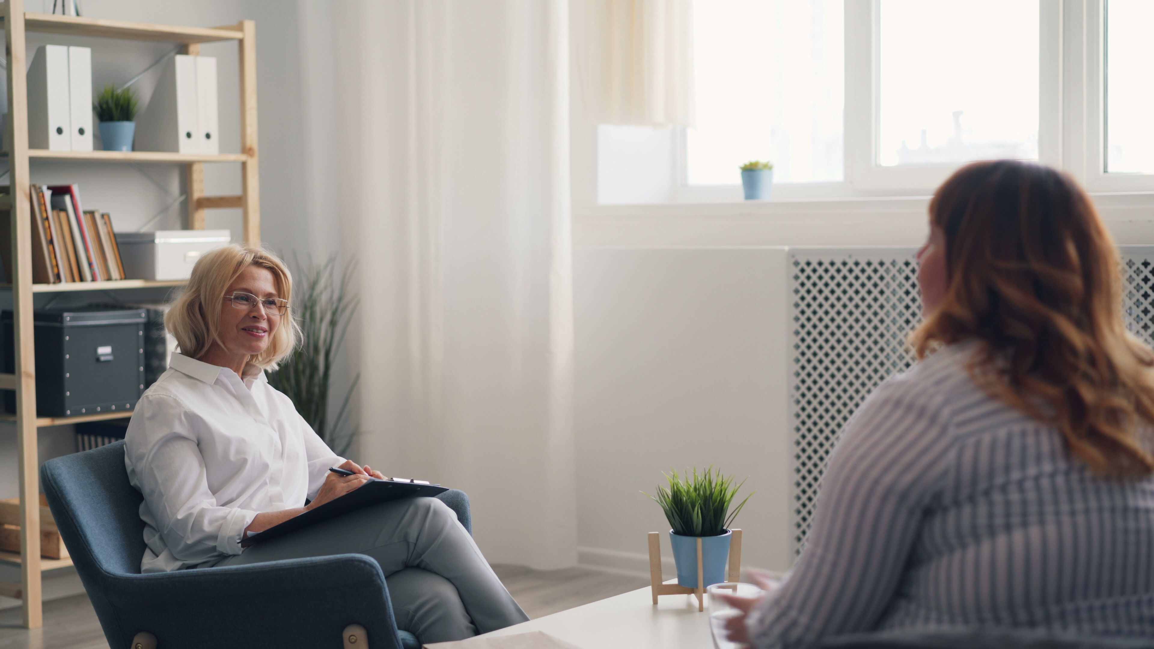 Can an AI Chatbot Replace a Real Therapist?